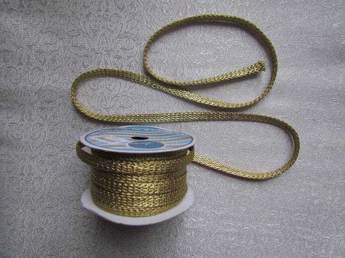 Шнур плоский, золотой, шир. 1 см, арт. Z1435, в упаковке 9 м