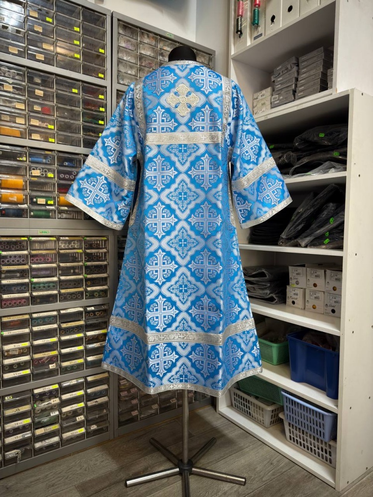 Стихарь алтарный, длиной от 120 до 129 см, шелк, голубой с золотом или серебром.