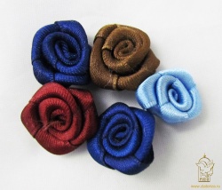 Роза из атласа, диаметр 1 см Роза из атласа, диаметр 1 см