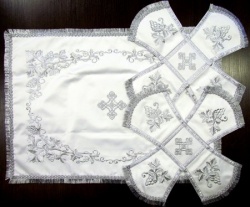 Покровцы, вышитые, ВИНОГРАД, белые с серебром