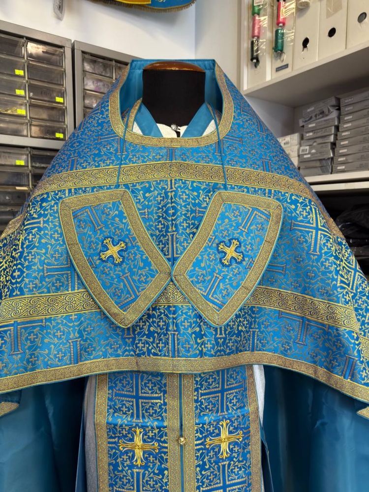 Облачение иерейское парча, голубое с золотом.