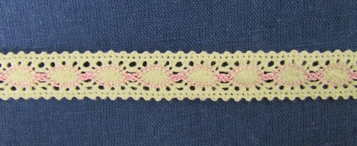 Кружево 136, плетеное, сливочно-розовое