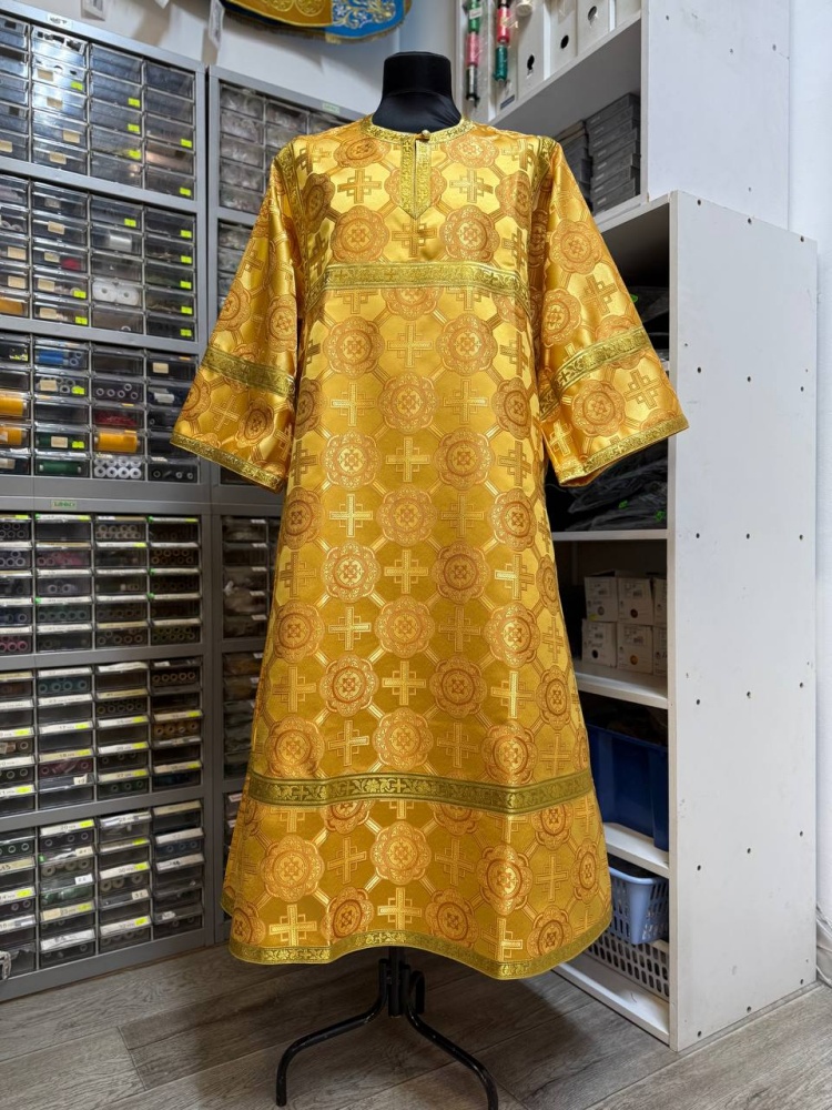Стихарь алтарный, шелк, желтый с золотом.