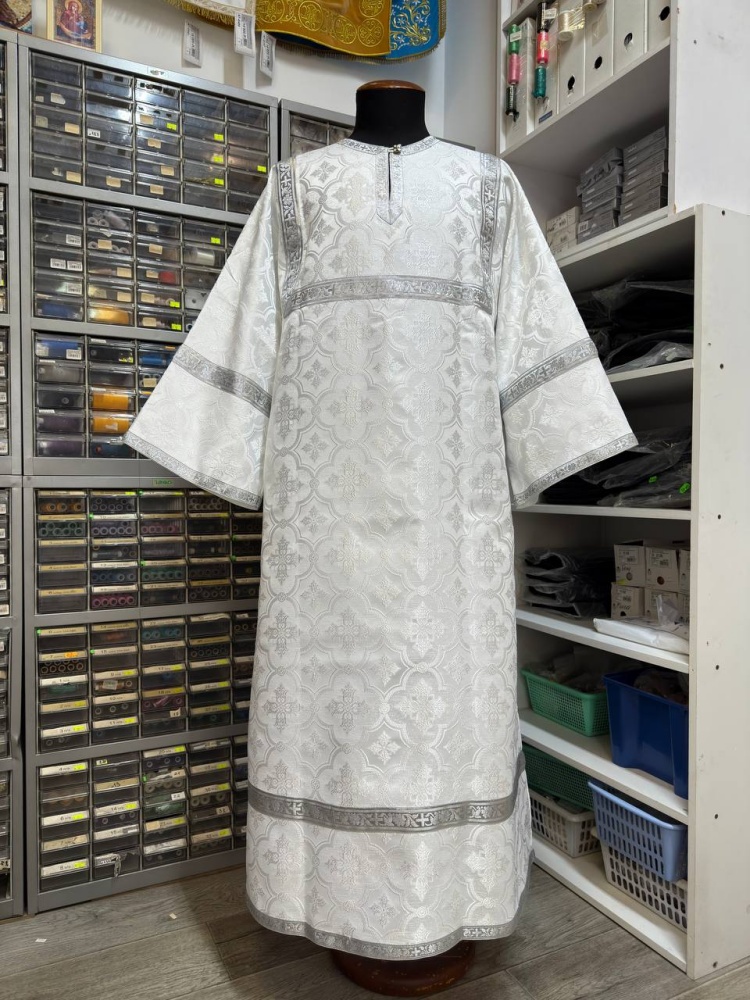 Стихарь алтарный, шелк, белый с серебром.