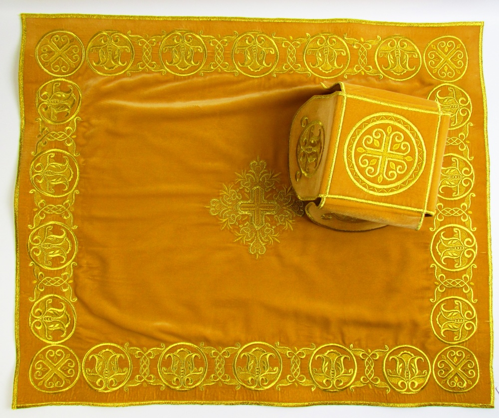 Покровцы бархат, вышитые, желтые с золотом