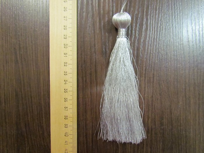 Кисть декоративная, серебро, длина 14-15 см, макушка - шар