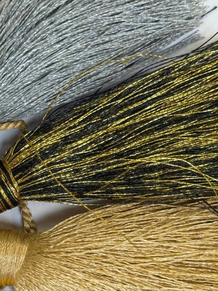 Кисть черные с золотом 5 см