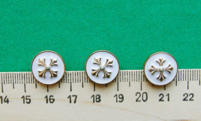 Пуговицы КРЕСТ, белые с золотом, металл 15мм