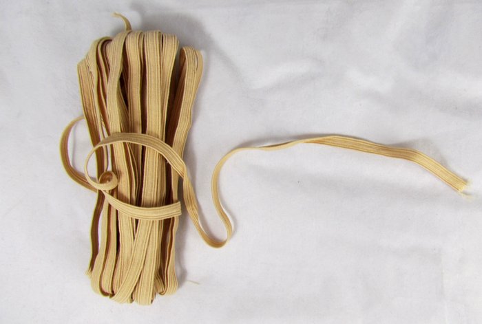 Резинка бежевая 0,6 см (10 метров в упаковке)