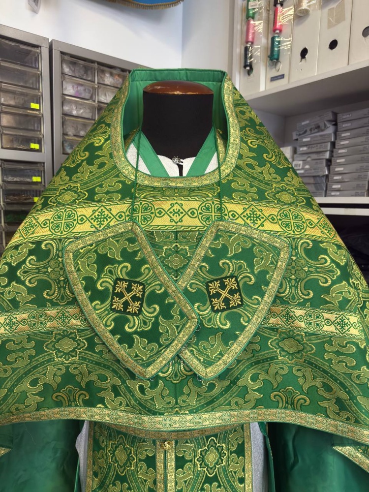 Облачение иерейское, шелк, зеленый с золотом.