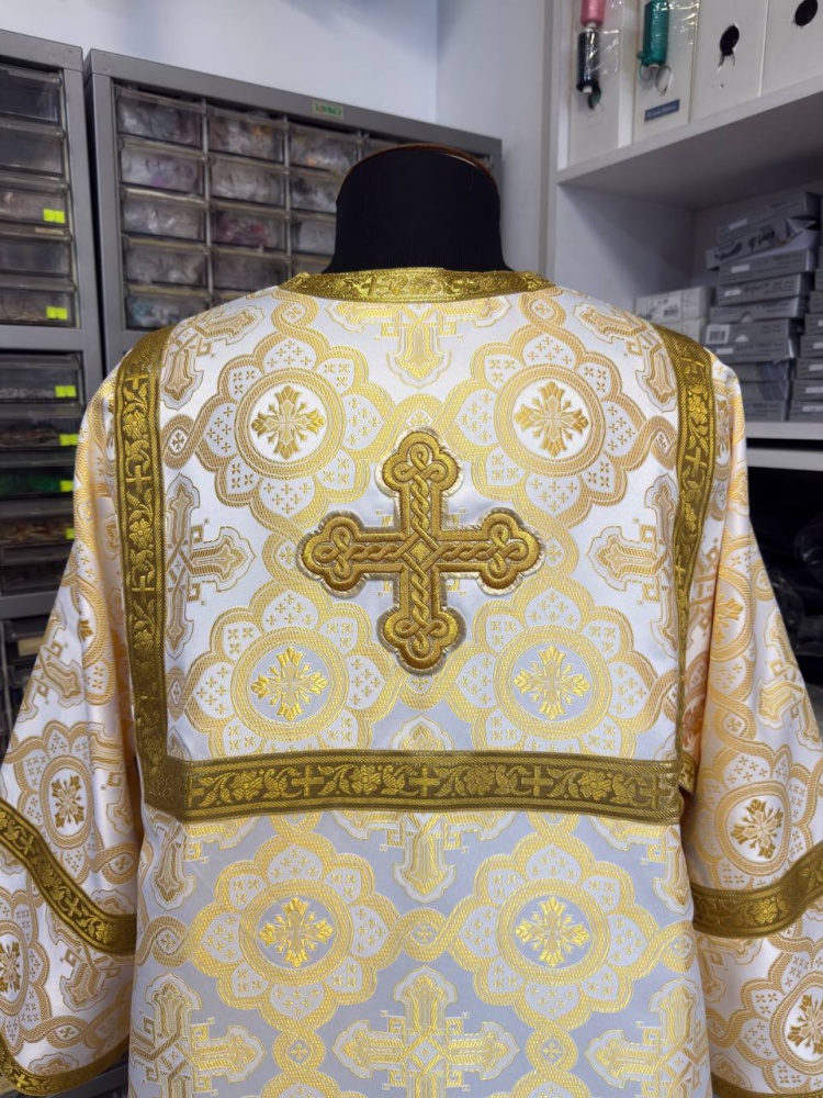 Стихарь алтарный, шелк, белый с золотом.