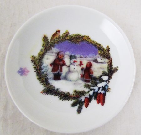 Тарелка-магнит Р Х. Дети и снеговик декоративная, керамика, деколь, диаметр 10 см