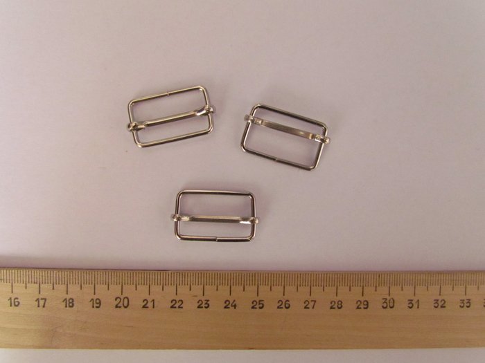 Шлевка металлическая