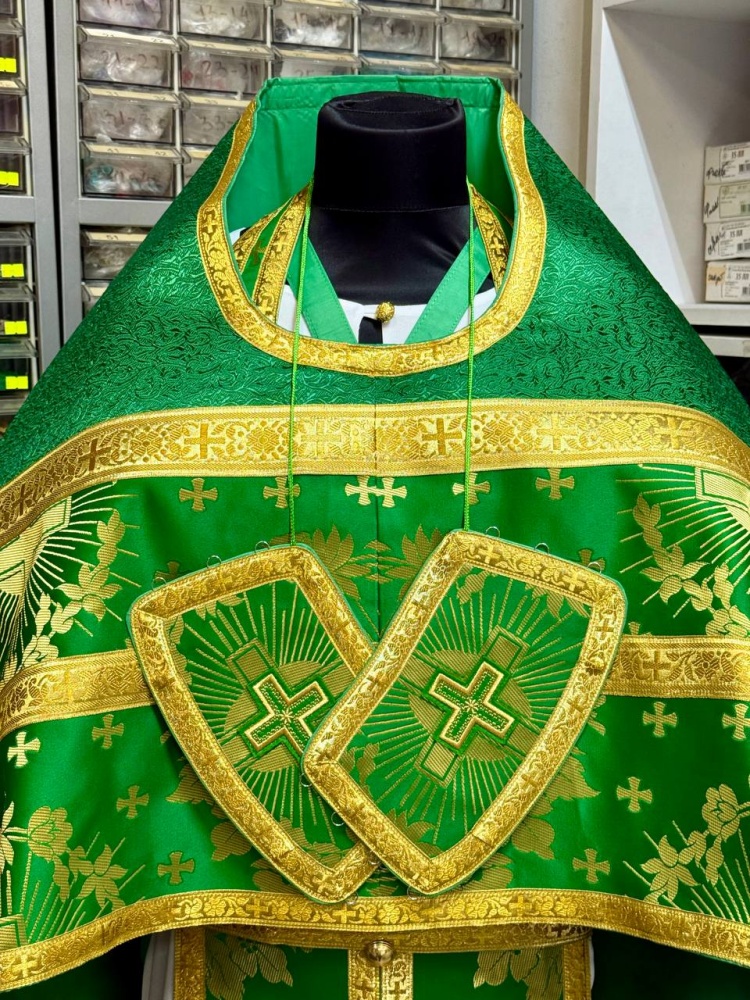 Облачение иерейское, шелк, зеленый с золотом.