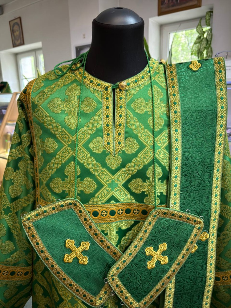 Диаконский стихарь, парча, зеленый с золотом.