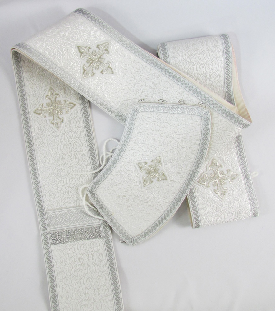 Орарь белый с серебром, шелк, с поручами