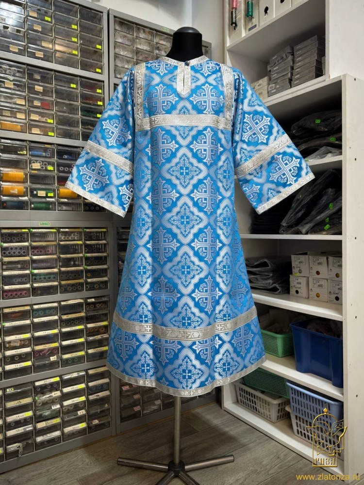 Стихарь алтарный, длиной от 120 до 129 см, шелк, голубой с золотом или серебром.