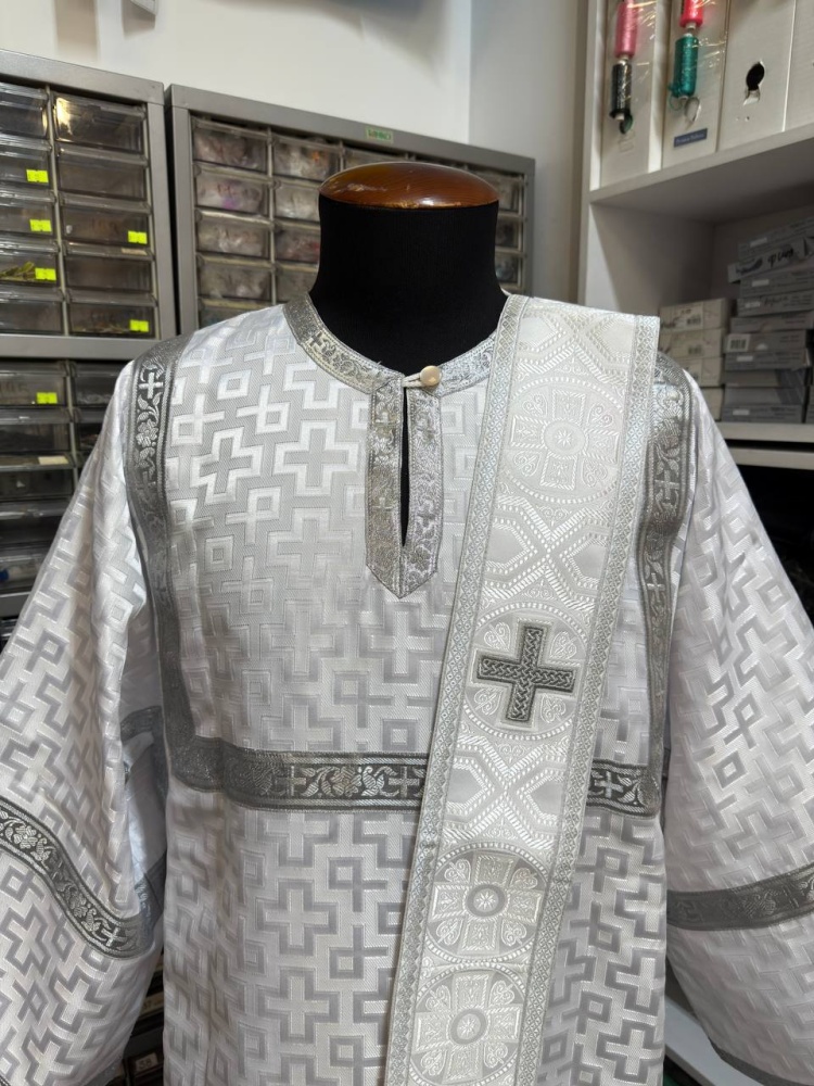 Орарь белый с золотом или с серебром, без поручей