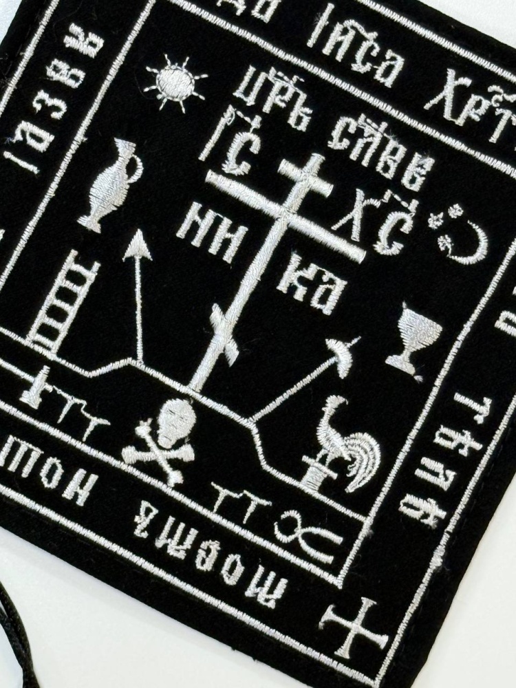 Параман 14 х 14 см, вышитые