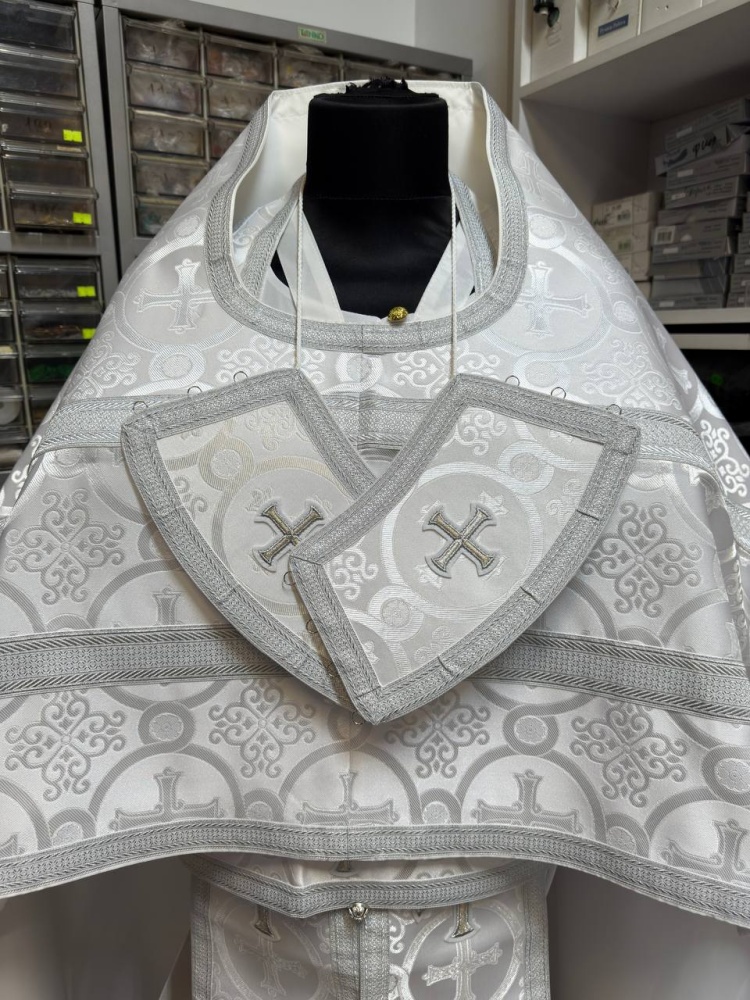 Облачение иерейское, шелк, белый с серебром.