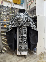 Облачение иерейское, шелк, черный с серебром. Облачение иерейское, шелк, черный с серебром.