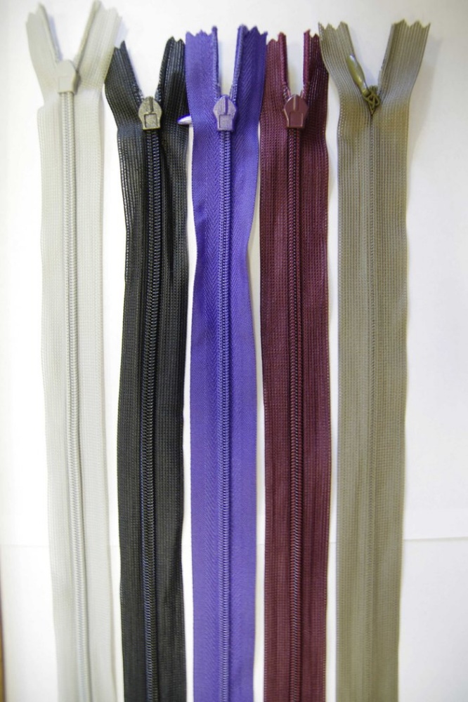 Молния 50-60 см, потайная, пластиковая, цвет-микс