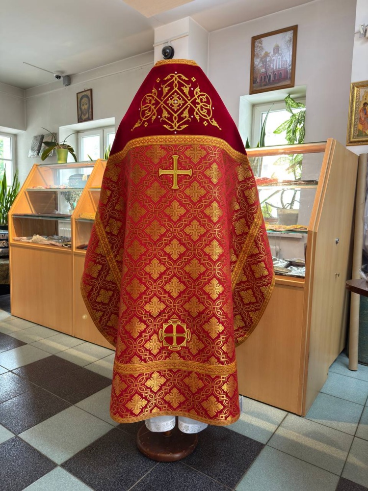 Облачение иерейское парча, красное с золотом, комбинированное, оплечье бархат вышивка.