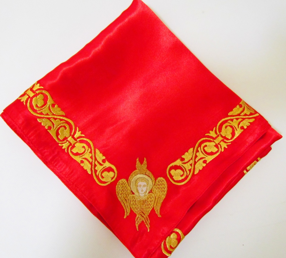 Илитон красный 70 х 78 см, вышитый, СЕРАФИМЫ, креп-сатин