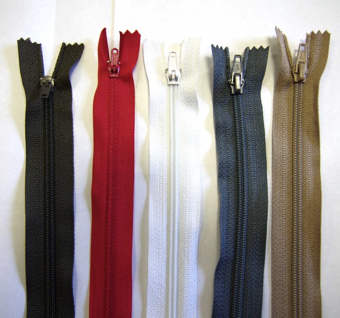 Молния 18-20 см, брючная, пластиковая, цвет-микс