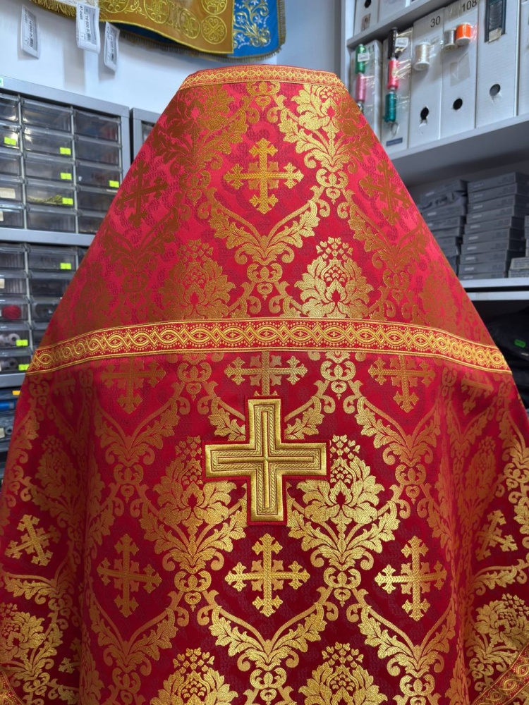 Облачение иерейское парча, красное с золотом.