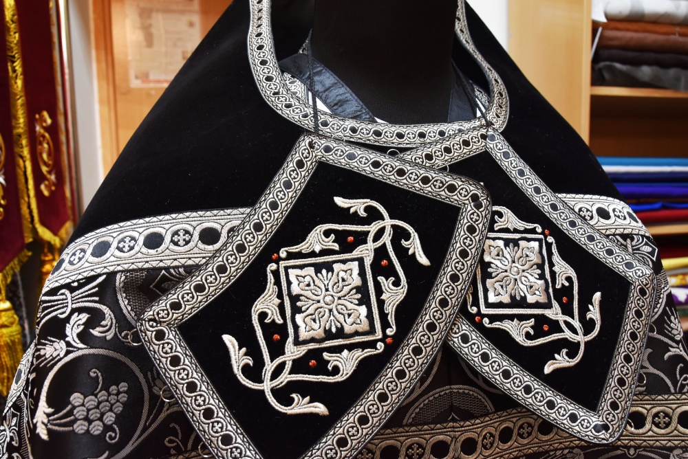 Облачение иерейское, шелк, черный с серебром, бархат, вышивка .
