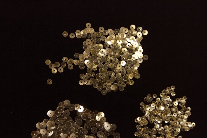 Пайетки металлические, цвет - золото, диаметр 4 мм, (100 гр в упаковке)