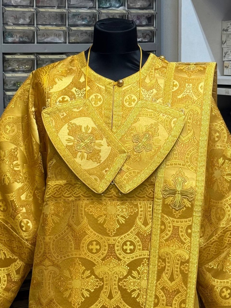 Диаконский стихарь, парча, желтый с золотом.