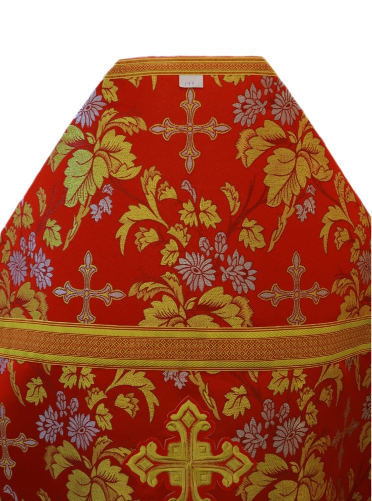 Облачение иерейское парча, красное с золотом.