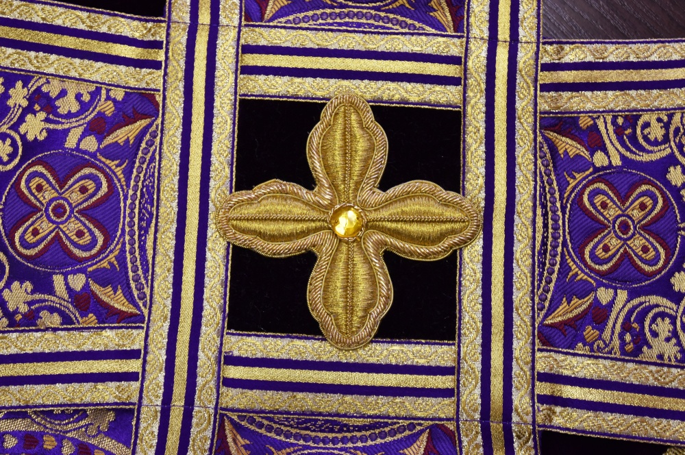 Покровцы архиерейские, фиолетовые с золотом, кресты канительные