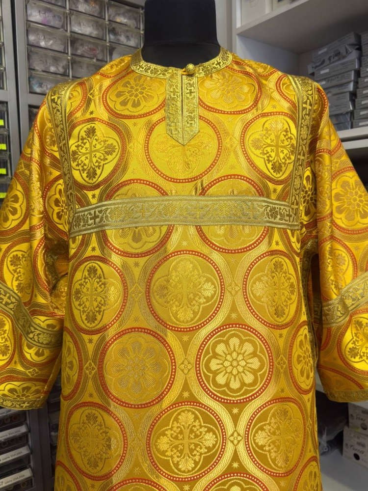 Стихарь алтарный длиной от 120 до 129 см, шелк, желтый с золотом.