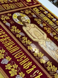 Плащаница Спаситель, средник 99х49, бархат, общий размер 156х105, оргстекло