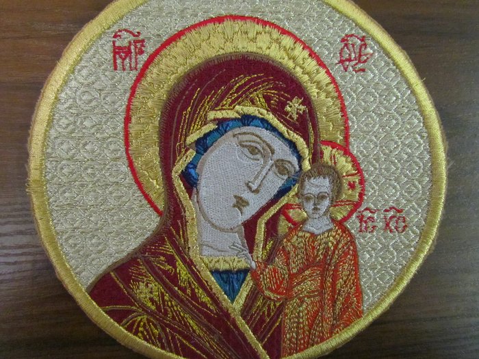 Икона Богородицы КАЗАНСКАЯ, вышитая, диаметр 18 см
