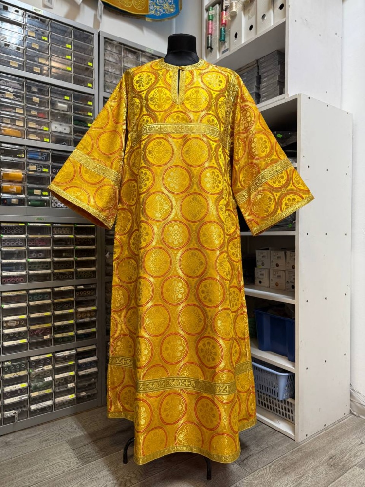 Стихарь алтарный, шелк, желтый с золотом.