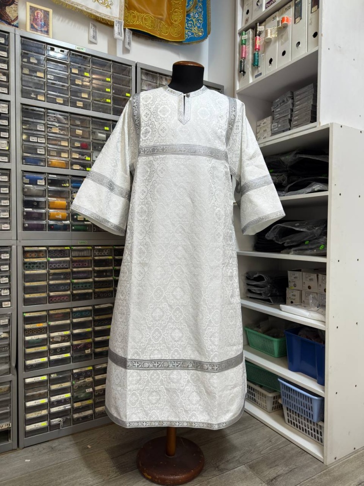 Стихарь алтарный, шелк, белый с серебром.