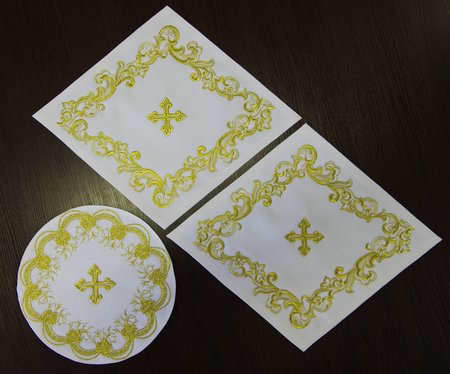 Напрестольный набор (подкрестье 2 шт, салфетка под лампаду 1 шт,), вышитый, цвет - белый с золотом