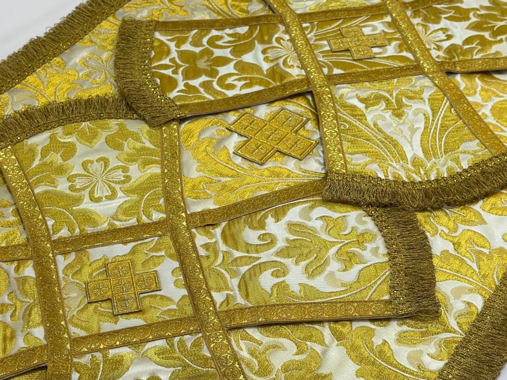 Покровцы парча Греция, белые с золотом