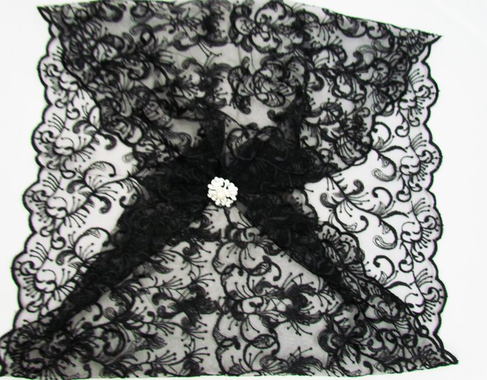 Капор Донской платок средний с декором брошь однотонный черный