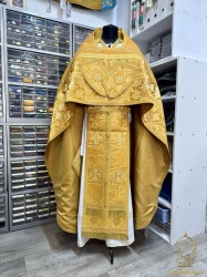 Облачение иерейское шелк, желтое с золотом, съемное вышитое бархатное оплечье ДОМИКИ.