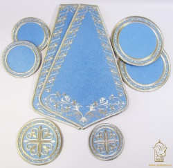 Напрестольный набор (подкрестье 2 шт, салфетка под лампаду 2 шт. , под свечи 2 шт. , для чаши 2 шт. , вышитый, цвет - голубой с золотом