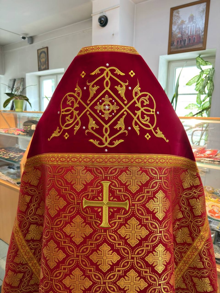 Облачение иерейское парча, красное с золотом, комбинированное, оплечье бархат вышивка.
