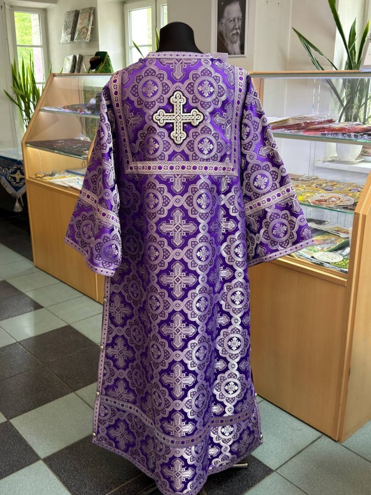 Диаконский стихарь, парча, фиолетовый с серебром.