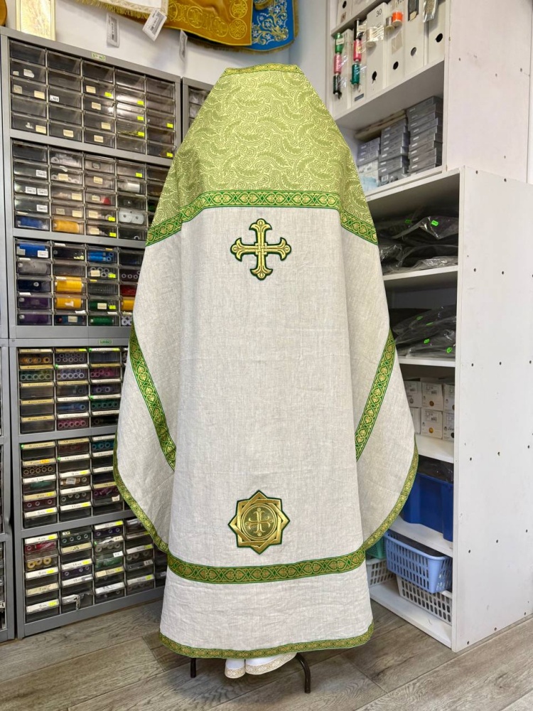 Облачение иерейское лен, зеленое с золотом.