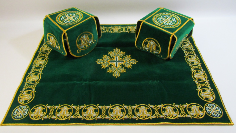 Покровцы бархат, вышитые, зеленые с золотом
