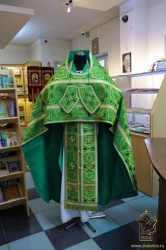 Облачение иерейское парча, зеленое с золотом. Облачение иерейское парча, зеленое с золотом.